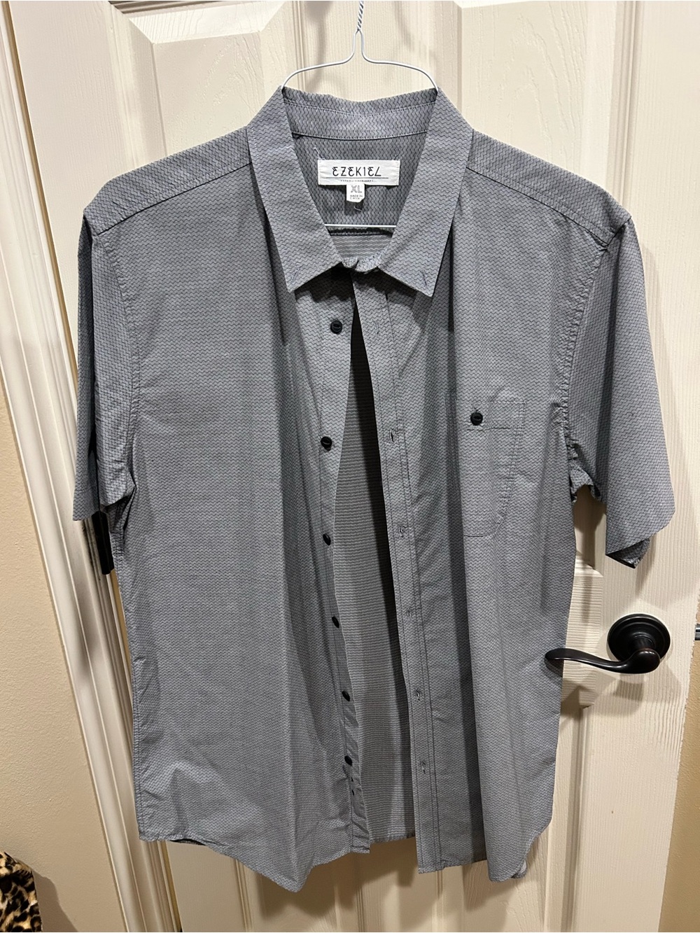 Ezekiel Men's Short-Sleeve Button-Down Shirt in Gray